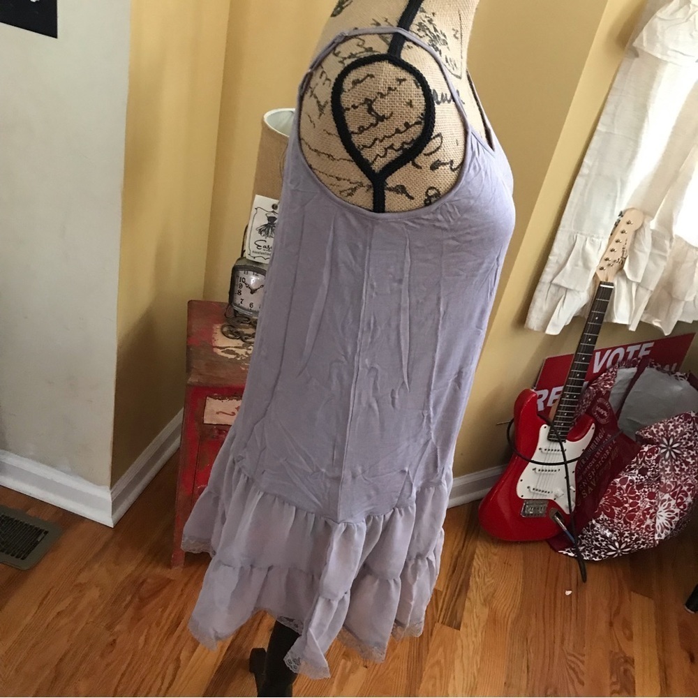 ▪️Easel Ruffled Bottom Tank - Picture 6 of 10
